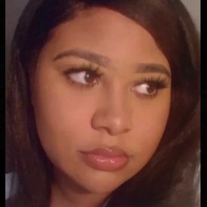 Meet your Posher, Akwana